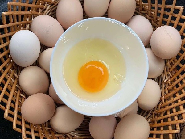 鸡蛋有腥味怎么去腥？只因饲料中缺了浓香宝
